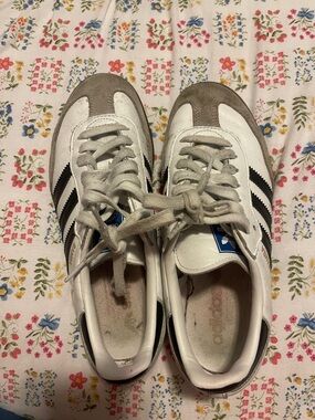 White Adidas Sambas
Size US 6.5